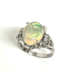 Pt850オパール2.25ct メレダイヤ0.1ct付リング