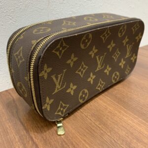 ルイヴィトン トゥルース ブラッシュ ポーチ