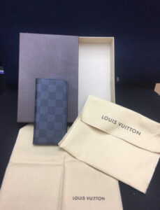 LOUIS VUITTONルイ・ヴィトン ダミエ スマートフォンケース