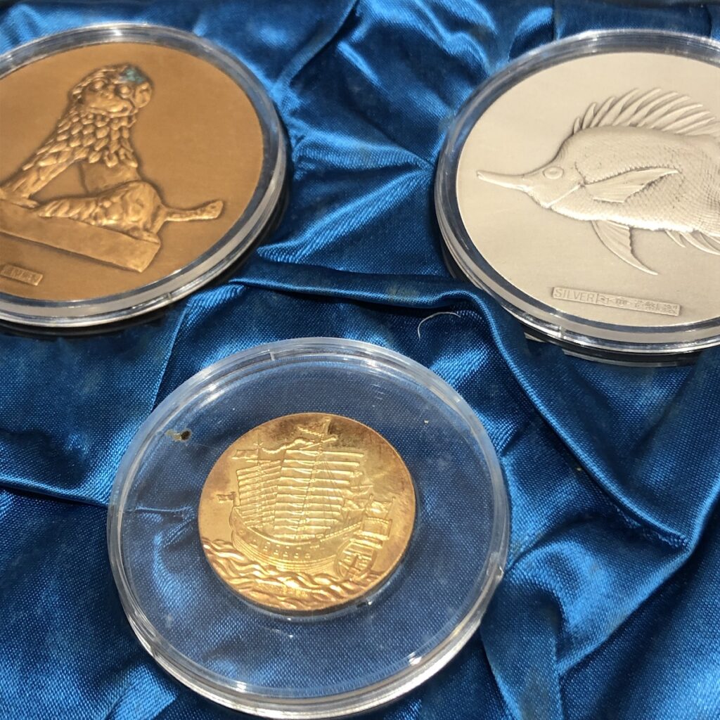 沖縄国際海洋博覧会 公式記念メダルセットの買取実績 | 買取専門店さすがや