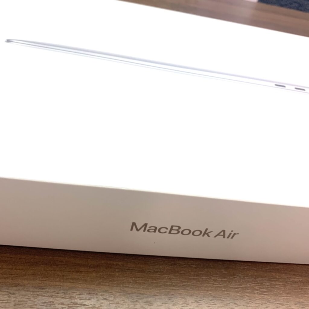 Apple　MacBook Air M1 256GB