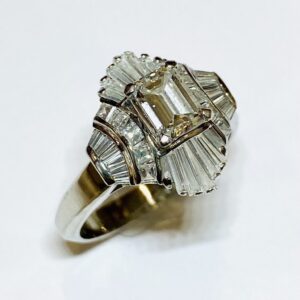 Pt900 エメラルドカットダイヤ0.61ct &メレダイヤ0.91ct リング