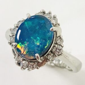 Pt900 オパール2ct＆メレ0.48ct付リング