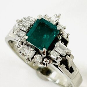 Pt900 エメラルドメレ付リング