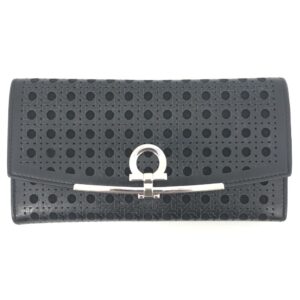 フェラガモ 長財布 ガンチーニ金具