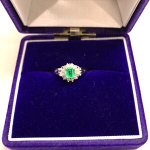 Pt900 エメラルド リング