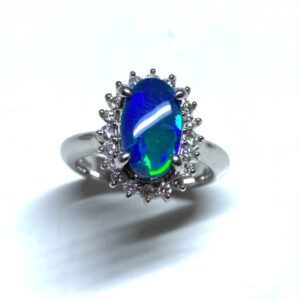 Pt900オパール、メレ付リング