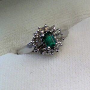 Pt900 エメラルド付きリング