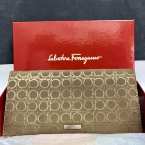 サルヴァトーレ フェラガモ ガンチーニ柄 長財布