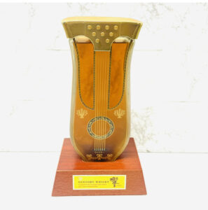 サントリー 響 リラギター 楽器ボトル 600ml 43%