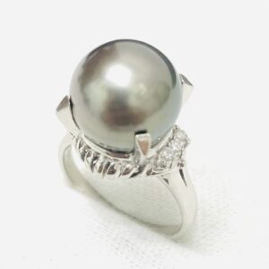Pt900 プラチナ 黒真珠 メレダイヤ付きリング