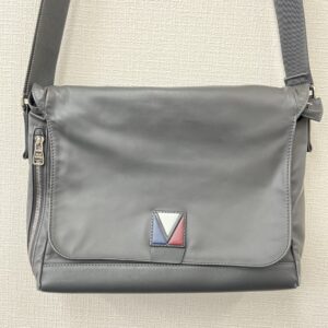 Louis Vuitton クロスメッセンジャー Vライン ショルダーバッグ