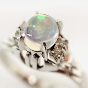 Pt900 オパール0.9ctメレダイヤ0.06ct付リング