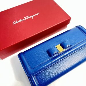 フェラガモ Salvatore Feragamo 長財布