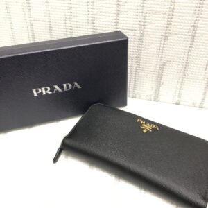 プラダ ラウンドジップウォレット
