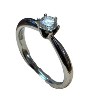 ダイヤリング Pt900