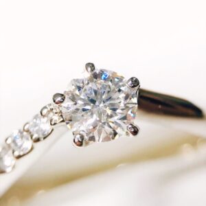 Pt900 ダイヤモンド 0.312ct メレダイヤ0.09ct付きリング