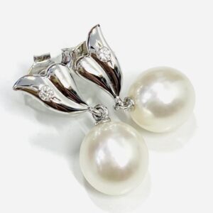 K18WG パール&メレダイヤモンド付きピアス