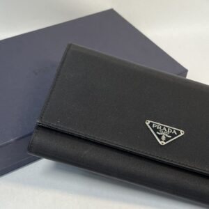 PRADA プラダ 長財布 未使用