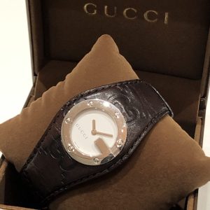 GUCCI / レザーバングルウォッチ