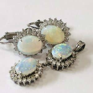 Pt900 イヤリング K14WG ペンダントトップ オパール メレダイヤモンド付き