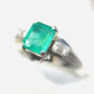 PT900 エメラルド メレダイヤリング