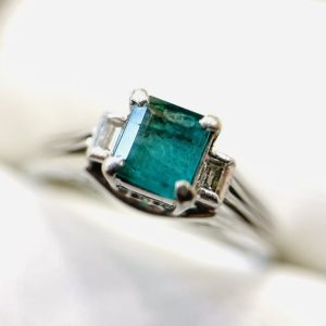 Pt900 エメラルド リング