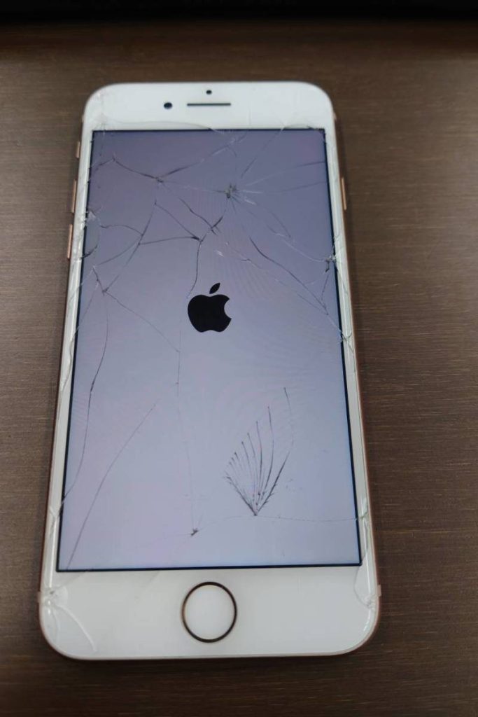 傷ありiPhone 8 画面割れあり