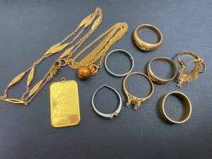 金のアクセサリーまとめ