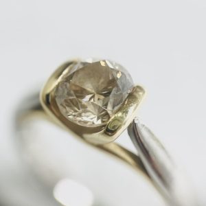 Pt900/K18 プラチナベース ダイヤモンド 1.02Ct リング