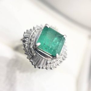 3.00ct エメラルド Pt900 リング