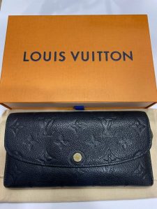 ヴィトンの財布お買取致しました買取専門店さすがや立川南口店です。