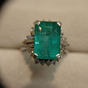 Pt850 エメラルド 4.76ct リング