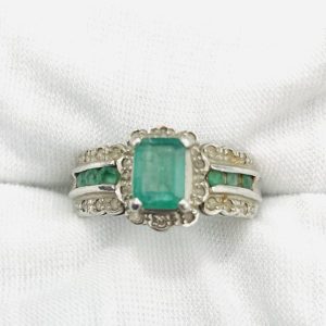 エメラルド0.8ct リング Pt900