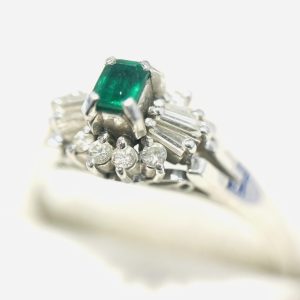 Pt900 プラチナ900 エメラルド 0.13ct メレダイヤ 0.21ct リング