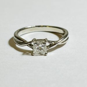 Pt900 ダイヤモンド プリンセスカット リング