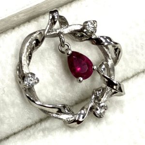Pt900 レッドベリル&メレダイヤ付きリング