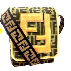 FENDI フェンディ ズッカ柄 クロスボディ ポシェット