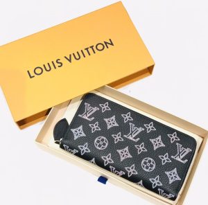 LOUIS VUITTON ジッピーウォレット