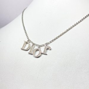 Dior ラインストーン入り ロゴネックレス