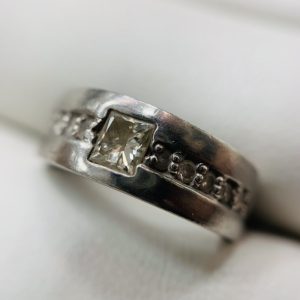 Pt900 イエローダイヤモンド　リング