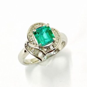 Pt900 エメラルド1.10ct ダイヤモンド0.33ct リング
