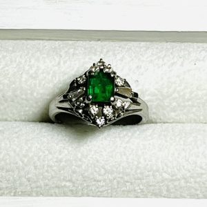 Pt900 エメラルド メレダイヤ リング 指輪