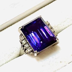 Pt900 アメシスト7.10ct メレダイヤモンド0.17ct リング