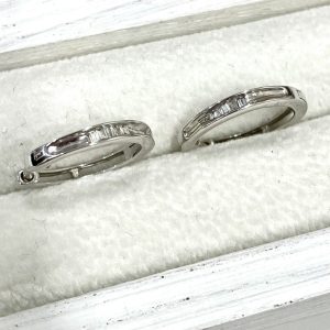K18WG メレダイヤ付きピアス