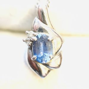 Pt850 ネックレス サファイア0.52ct ダイヤモンド0.03ct