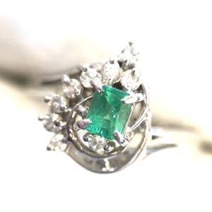 Pt950 リング エメラルド0.15ct メレダイヤ0.1ct