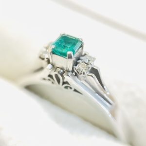 Pt900 プラチナ900 エメラルドリング