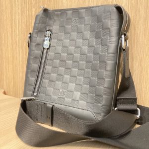 Louis Vuitton ルイヴィトン ダミエ アンフィニ ディスカバリー メッセンジャー BB N42418