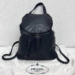 PRADA チェーンリュック